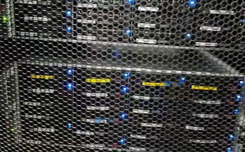 什么是VMware ESXi服务器及其在VMware套件中的作用？